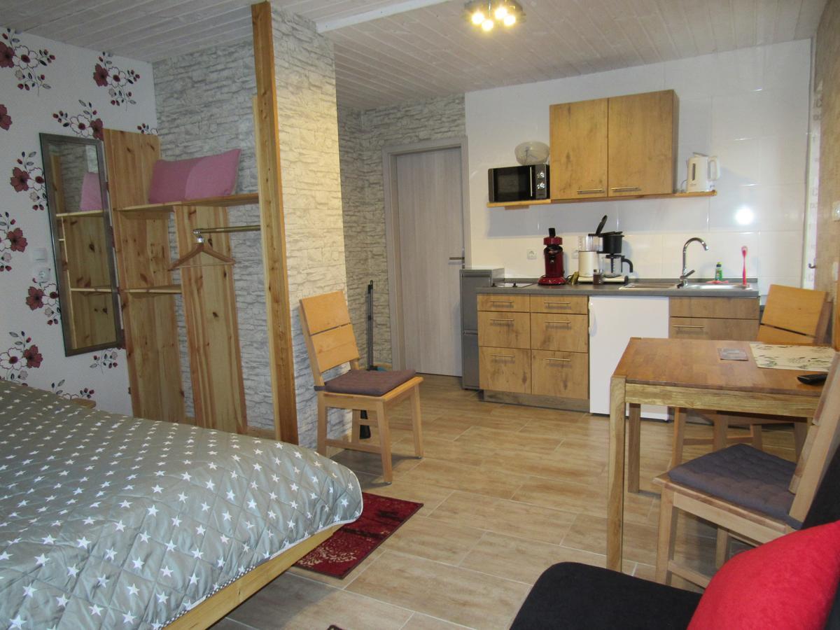 Langscheid  Ferienapartments Am Dorfplatz מראה חיצוני תמונה
